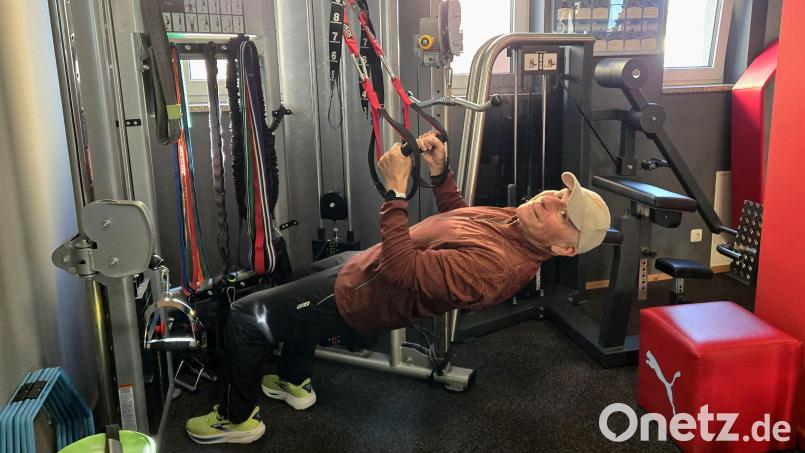 Fitness- und Motivationstrainer Harald Fichtner betreibt in Tirschenreuth ein Fitnessstudio. Im Herbst 2025 brachte er ein Buch auf den Markt, aktuell arbeitet er schon am nächsten. Bild: lnz