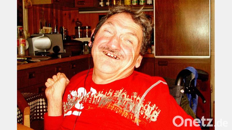 Bilder von Fußmaler Günther Holzapfel werden im Kunsthaus Waldsassen sowie in der Basilika Waldsassen gezeigt. Bild: Familie Holzapfel