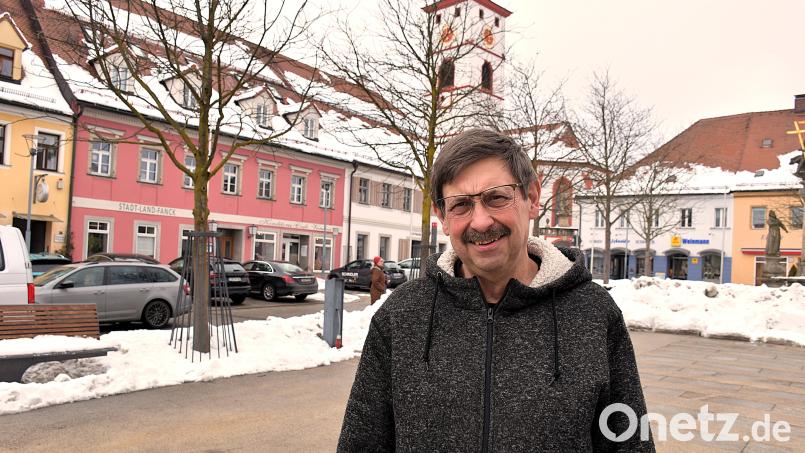 Der 64-jährige Dieter Busl war lange gefangen in der Alkoholsucht. Nun ist er trockener Alkoholiker und leitet die Selbsthilfegruppe "Suchtfrei Tirschenreuth". Dieter Busl möchte mit seiner Geschichte Leidensgenossen motivieren, sich bei Suchtproblemen nicht zu schämen und unbedingt helfen zu lassen. Ohne Hilfe von Außen gebe es kein Entkommen, sagt er. Bild: ubb