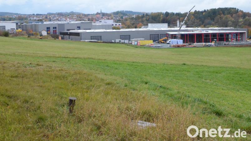 Direkt an das bestehende Gewerbegebiet Schleifmühl I grenzt die Erweiterungsfläche an. Jetzt ist für die Ausweisung von neuen Gewerbeflächen wieder ein Etappenziel erreicht. Bild: Benkhardt