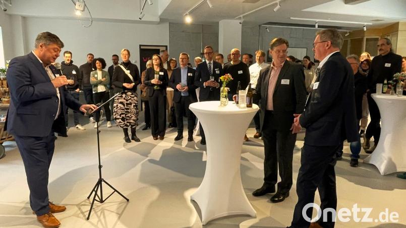 Mit einer launigen Rede hieß WifAm-Geschäftsführer Karheinz Brandelik die Gäste zur Einweihung des "Stadtlabor plus" willkommen. Bild: Susanne Schwab