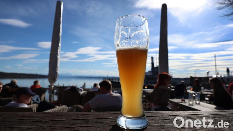 Die Umsätze der bayerischen Gastronomen sind im vergangenen Jahr nur aufgrund von Preiserhöhungen gestiegen (Archivbild). Bild: Karl-Josef Hildenbrand/dpa