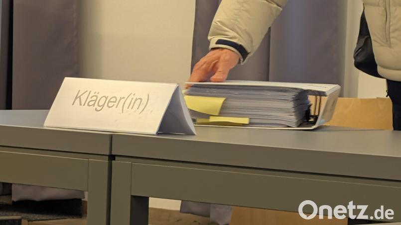 Es geht um eine gute Million Euro, die der Kläger von den Beklagten erstreiten will. Bild: wüw