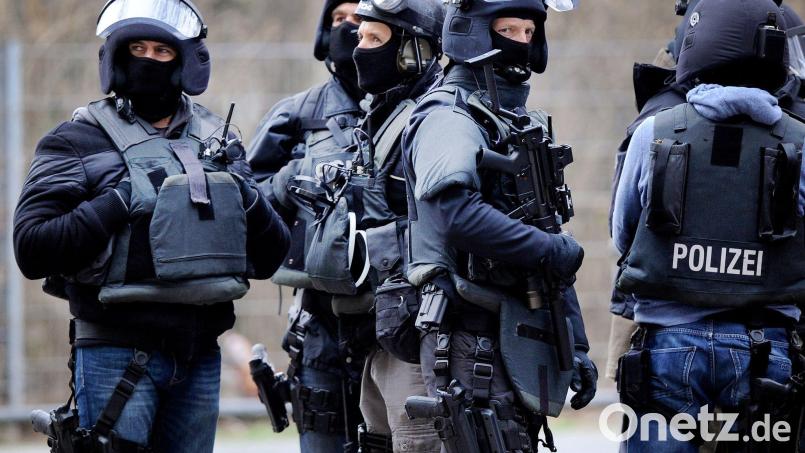 In Bayreuth ist ein Spezialeinsatzkommando der Polizei zu einem Wohnhaus gerufen worden. Symbolbild: Marius Becker/dpa
