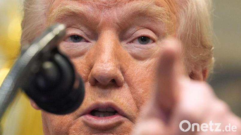 Trump warnt den Iran vor schwerwiegenden Konsequenzen, sollte sich das Land nicht mit den USA auf einen Deal einigen. Bild: Evan Vucci/AP/dpa