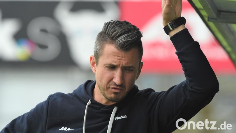 Michael Riester, Trainer der SpVgg SV Weiden, war trotz der 0:1-Niederlage bei den U19 des SSV Jahn mit der Leistung seiner Mannschaft zufrieden. Bild: btg