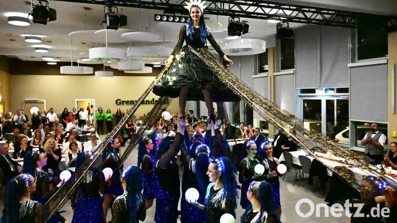 Bei der begeisternden Choreografie von „Sonne, Mond und Sterne“ folgt der Showtanz dem Coldplay-Song „Sky full of Stars“. Bild: lg