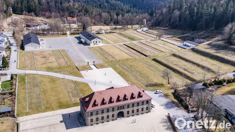 Die KZ-Gedenkstätte Flossenbürg warnt vor Holocaust-Bildern, die mit Hilfe von Künstlicher Intelligenz erzeugt wurden und in den sozialen Netzwerken kursieren. Archivbild: Armin Weigel/dpa