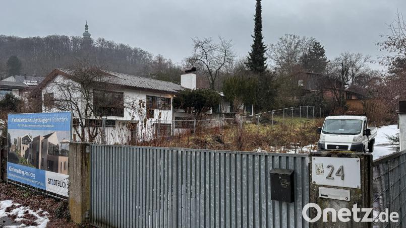 Am Kirchensteig 24 in Amberg sollen acht neue Luxus-Wohnungen entstehen. Die alteingesessenen Einwohner des Viertels sehen das äußerst kritisch, weil sie glauben, dass das Projekt erst der Anfang sein könnte. Bild: Stephan Huber