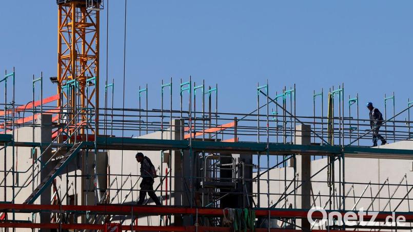 In Europa zieht die Baukonjunktur an - in Deutschland erwartet das Ifo-Institut ab 2027 wieder mehr Wohnungsfertigstellungen. (Archivbild) Bild: Karl-Josef Hildenbrand/dpa