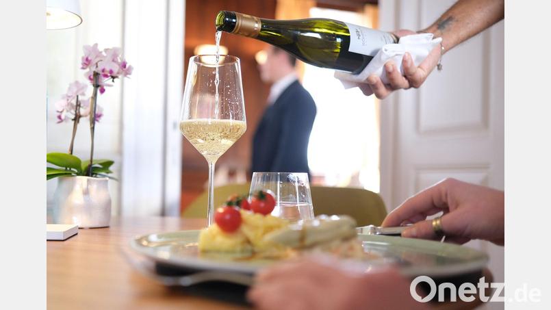 Die Unternehmen im Gastgewerbe konnten ihre Umsätze zuletzt meist nur noch wegen der gestiegenen Preise steigern. Preisbereinigt verzeichneten sie hingegen einen Rückgang der Erlöse. Bild: Bernd Weißbrod/dpa