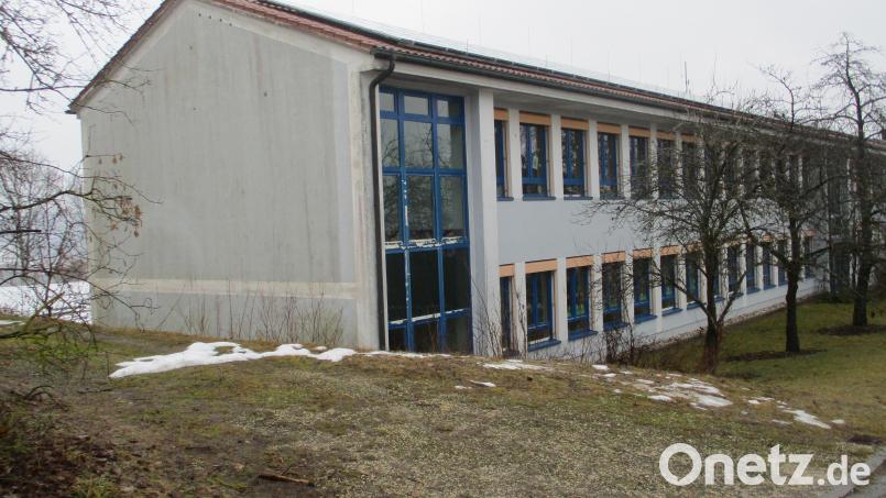 Für den Umbau der Grundschule Rottendorf in eine offene Ganztagsschule kommt jetzt eine ganz andere Variante ins Spiel. Mit dem Anbau eines Außenaufzuges würde das gesamte Gebäude barrierefrei. Bild: bnr