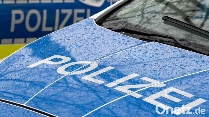 Unbekannter fährt Gartenzaun in Burglengenfeld an und flüchtet. Symbolbild: Soeren Stache/dpa