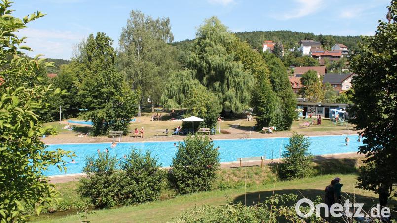 Das Freibad in Etzelwang. Kommunen, die ein Bad haben, wissen, dass dort eigentlich immer Sanierungsbedarf herrscht, sagt Bürgermeister Roman Berr. Das wird auch in der nächsten Gemeinderatsperiode nicht anders sein. Bild: ds