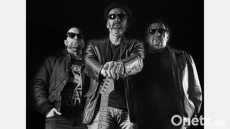 Gruber Alternative System, kurz GAS, ist ein Trio, das sich der Musik im Spannungsfeld zwischen Rock und Blues aber auch Einflüssen aus Alternative- und Prog-Rock widmet. Bild: Martin Gruber/exb