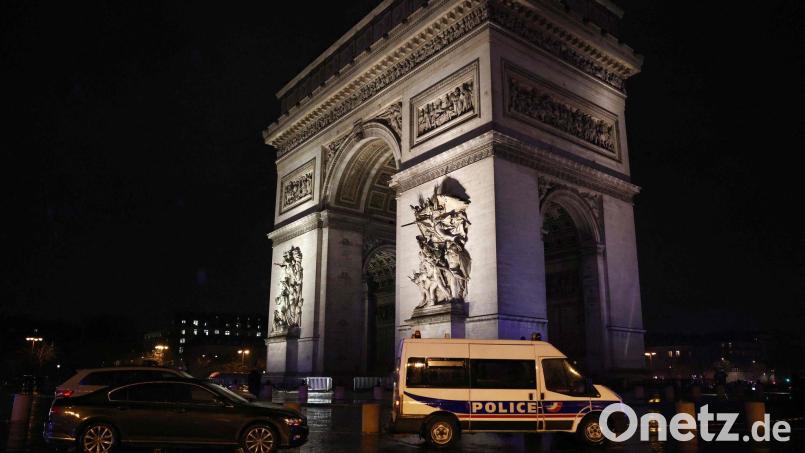 Am Triumphbogen wurde ein Gendarm angegriffen. Bild: Guillaume Baptiste/AFP/dpa