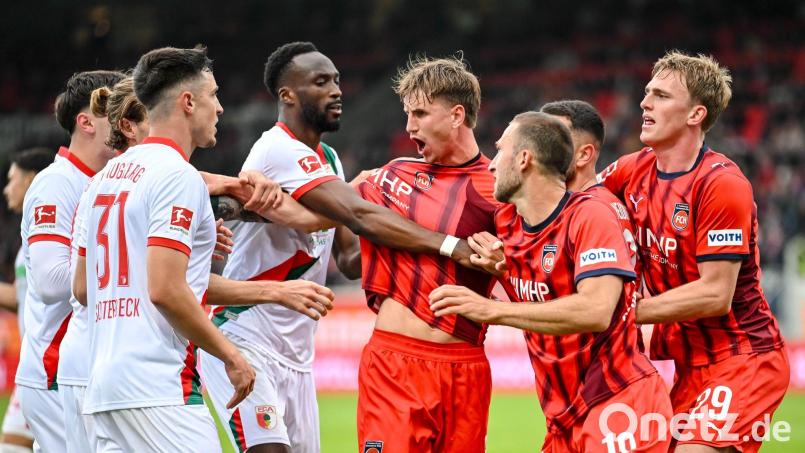 Eine Szene aus dem emotionalen Hinrundenspiel zwischen Heidenheim und Augsburg. (Archivbild) Bild: Harry Langer/dpa