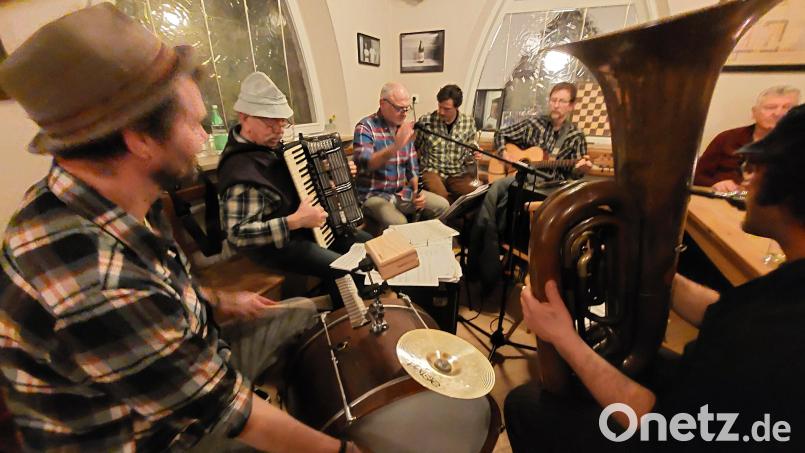 Die Band "Tri Hudebnici" aus dem Raum Amberg spielte im "Sudhaus Heimgarten" echte Wirtshausmusi vom Originellsten. Bild: Kunz