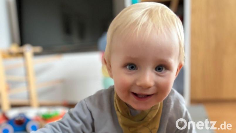 Trotz Krankheit lebensfroh. Die Familie des einjährigen Jonas hofft auf eine Stammzellenspende. Bild: Christian Jobst