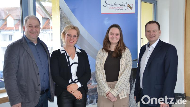 SOS-Kinderdorfleiter Holger Hassel (von links), Bereichsleiterin Karina Ziegler, kommunale Jugendpflegerin Lisa-Marie Kraft und Bürgermeister Christian Porsch trafen sich zum Gedankenaustausch. Bild: ak