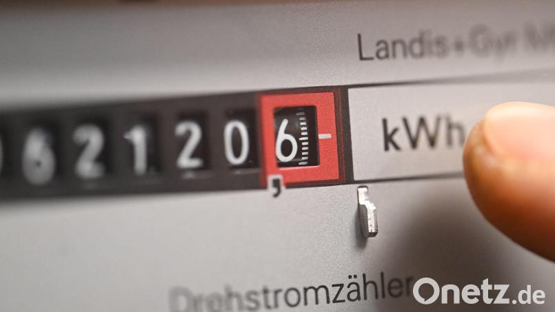 Viele Strom-Grundversorger haben schon die Preise gesenkt, weitere folgen. Der Grund: Gesunkene Netzgebühren und niedrigere Einkaufspreise. (Symbolbild) Bild: Bernd Weißbrod/dpa