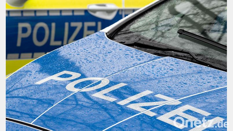 Nach einem Messerangriff in Rimbach hat die Kriminalpolizei Regensburg die Ermittlungen zu den Hintergründen der Tat übernommen. (Symbolbild) Bild: Soeren Stache/dpa