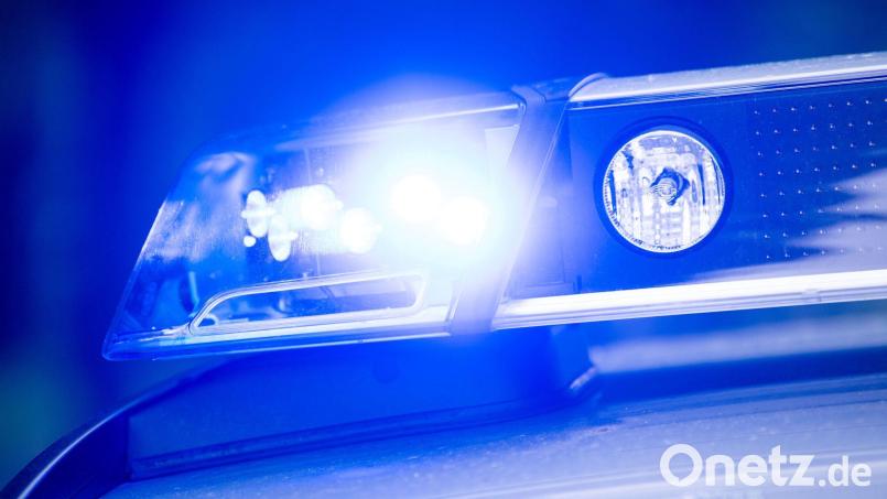 Die Polizei ermittelt wegen versuchten Betrugs gegen den Autohändler. (Symbolbild) Bild: Lino Mirgeler/dpa