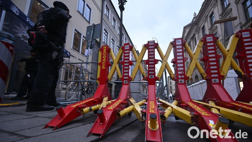 Die Polizei hat den Bereich rund um den Veranstaltungsort der Münchner Sicherheitskonferenz am Promenadeplatz abgesperrt. Bild: Felix Hörhager/dpa