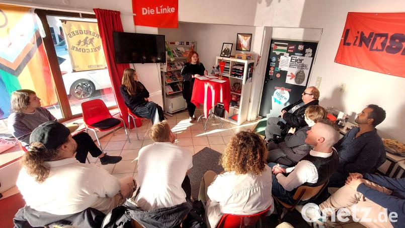 Beim Neujahrsempfang der Linken spricht Bundestagsabgeordnete Sarah Vollath. Bild: Kunz