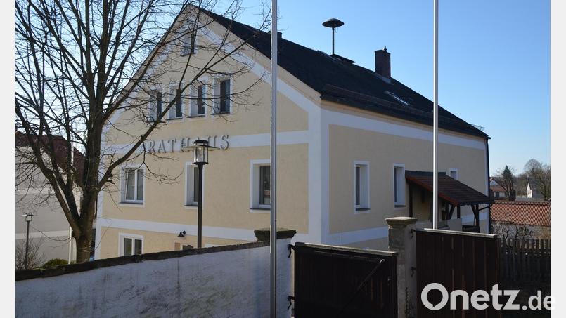 Die Kastler Bürger haben die Wahl zwischen Amtsinhaber Hans Walter (CSU) und Stefan Reichel (Gemeinsam für Kastl) als künftigen Chef im Rathaus. Archivbild: ak