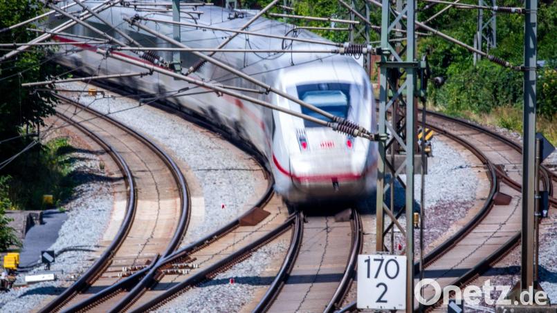 Mit der Bahn sind die Reisezeiten zu Zielen in Polen oft unverhältnismäßig lang. (Symbolbild) Bild: Jens Büttner/dpa