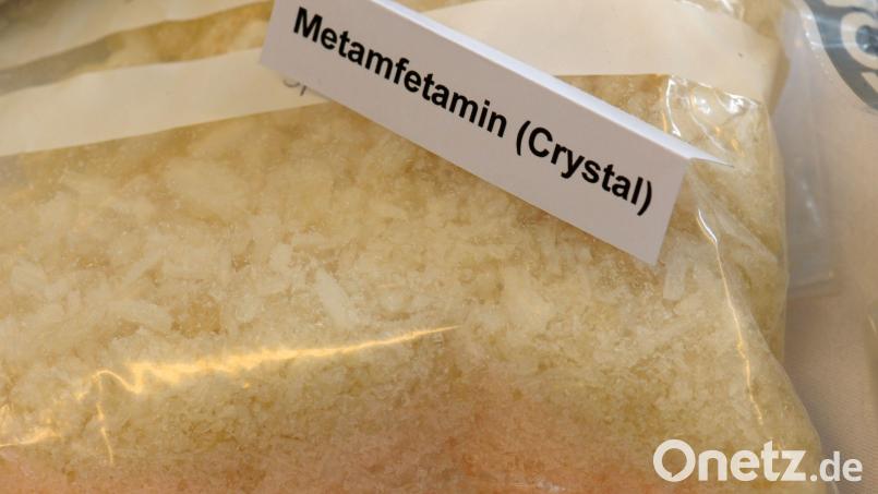 Ermittler der Kriminalpolizeiinspektion Amberg stellten bei Wohnungsdurchsuchungen Methamphetamin, auch als Crystal bekannt, sicher. Symbolbild: Matthias Hiekel