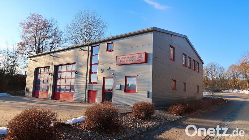 Das Friedenfelser Feuerwehrhaus platzt aus allen Nähten. An die Rückseite soll deshalb ein fünf Meter langer Anbau über die gesamte Breite erfolgen. Bild: bsc