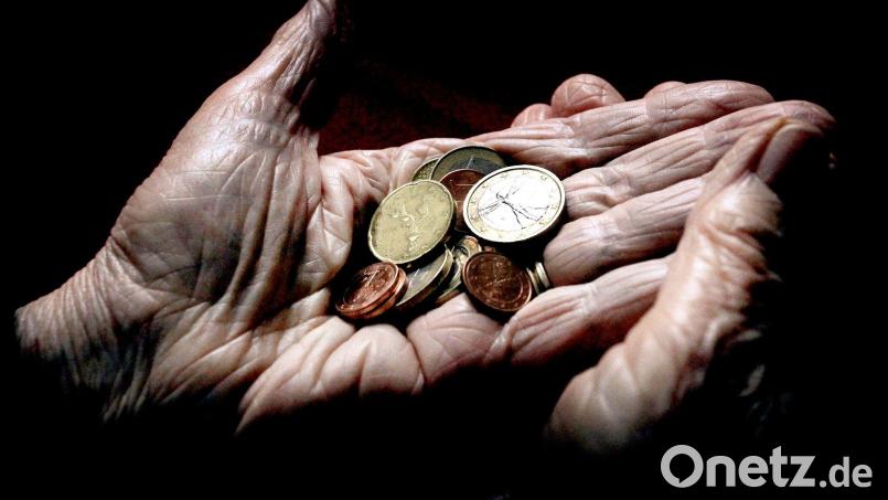 Mehr Menschen in der Oberpfalz droht die Armut - das legt eine Statistik nahe. Symbolbild: Karl-Josef Hildenbrand/dpa