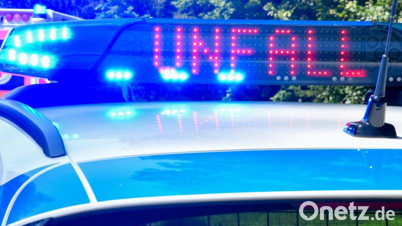 Ein 22-jähriger Fahrer übersieht in Schwenderöd einen anderen Pkw und verursacht einen Unfall. Es entsteht ein Schaden von 10.000 Euro. Symbolbild: Petra Hartl