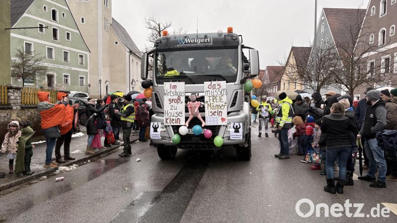 Der LKW-Wagen der durch Hohenburg fuhr. Bild: Lukas Büchold