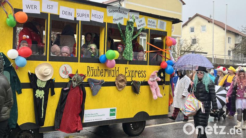 Räuberwald und Theaterleute passten gut zusammen. Bild: mma