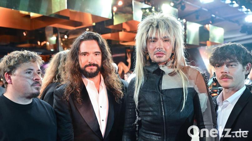 Bill und Tom Kaulitz suchen nach einer Übernachtungsmöglichkeit in Halle. (Archivbild) Bild: Peter Kneffel/dpa