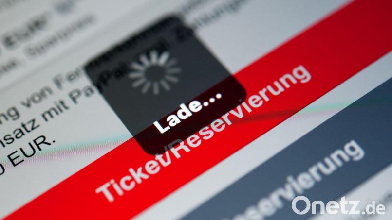 Die Bahn kämpft wieder mit einer IT-Störung. Symbolbild: Sebastian Gollnow/dpa