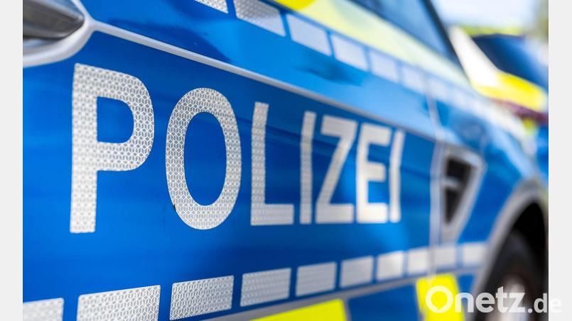 Die Kriminalpolizei sucht nach einem Raubüberfall in Pfeffenhausen nach Zeugen. (Symbolbild) Bild: David Inderlied/dpa