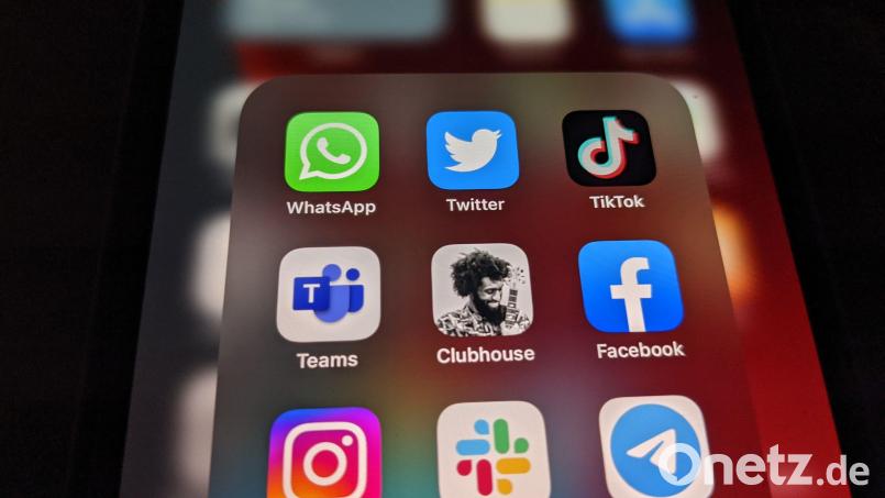 Merz und Digitalminister Wildberger befürworten Social-Media-Verbot für Kinder. Bild: Christoph Dernbach, dpa