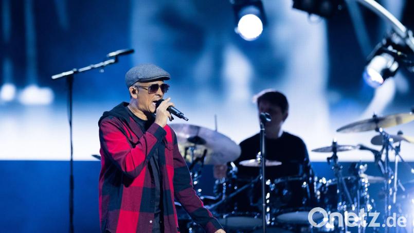 Der umstrittene Soul-Musiker Xavier Naidoo, hat bei einer Demo in Berlin mit Aussagen zu „Menschenfressern“ irritiert. (Archivbild) Bild: Rolf Vennenbernd/dpa