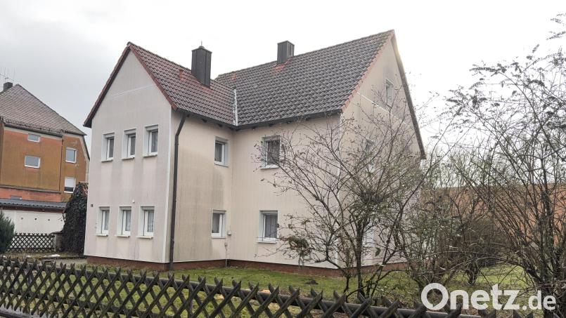 Hier an der Fürstenmühlstraße in Rosenberg werden die Seniorenwohnngen entstehen. Das alte Wohnhaus auf dem 1800 Quadratmeter großen Grundstück wird demnächst abgerissen. Bild: ge