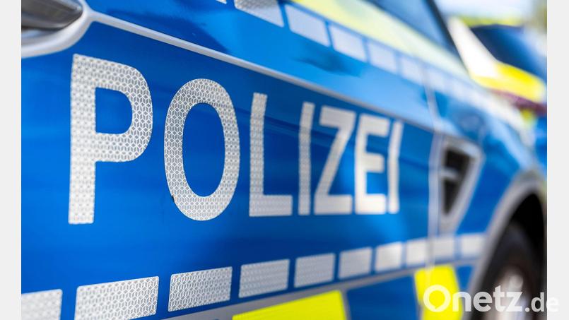 Nach zwei Kellerbränden in der Lena-Christ-Straße in Rosenheim hat die Kriminalpolizei die Ermittlungen aufgenommen. (Symbolbild) Bild: David Inderlied/dpa