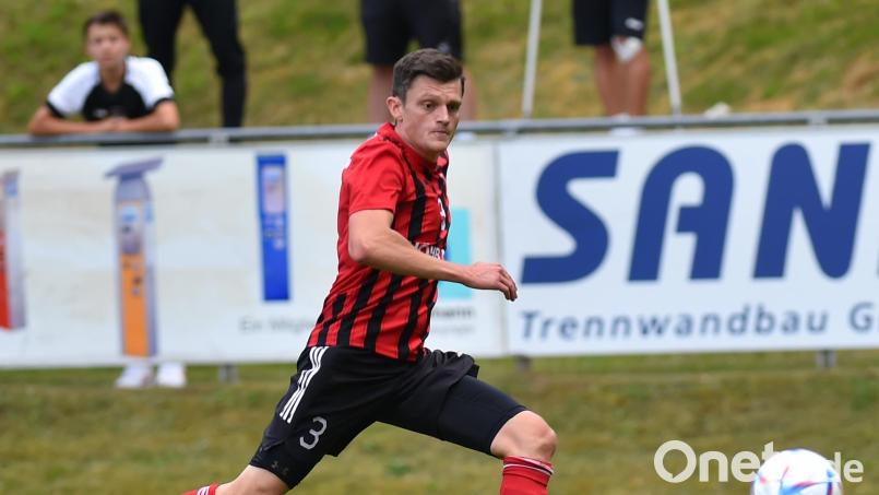 Benjamin Urban und der SC Luhe-Wildenau müssen genauso wie die SpVgg SV Weiden auf den Wiederbeginn des Ligaspielbetriebs warten. Archivbild: A. Schwarzmeier