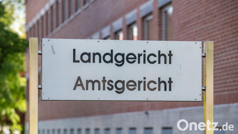 Vor dem Amtsgericht Landshut ist ein Mann wegen gefährlicher Körperverletzung zu sechs Jahren Haft verurteilt worden. (Symbolbild) Bild: Armin Weigel/dpa
