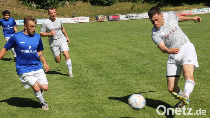 Die SG Bärnau (weiße Trikots) wird auch weiterhin hinein nach Oberfranken spielen. Archivbild: Konrad Rosner