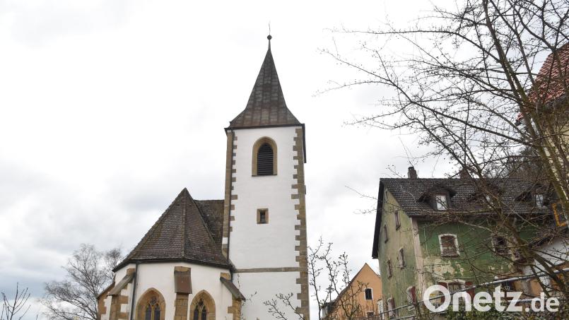 In Rosenberg ist die Sperrung des Kirchwegs notwendig, um mit Hilfe eines Autokrans den Glockenstuhl an der Johanniskirche zu erneuern. Archivbild: Andreas Royer