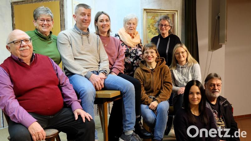 Die Etzenrichter Laienspieler haben schon bei den Proben jede Menge Spaß und freuen sich, nach langer Zeit der Abstinenz wieder auf der Bühne stehen zu dürfen. Bild: wlr