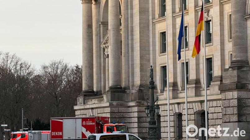 Die ersten Einsatzkräfte sind bereits wieder abgezuogen. Bild: Fabian Nitschmann/dpa